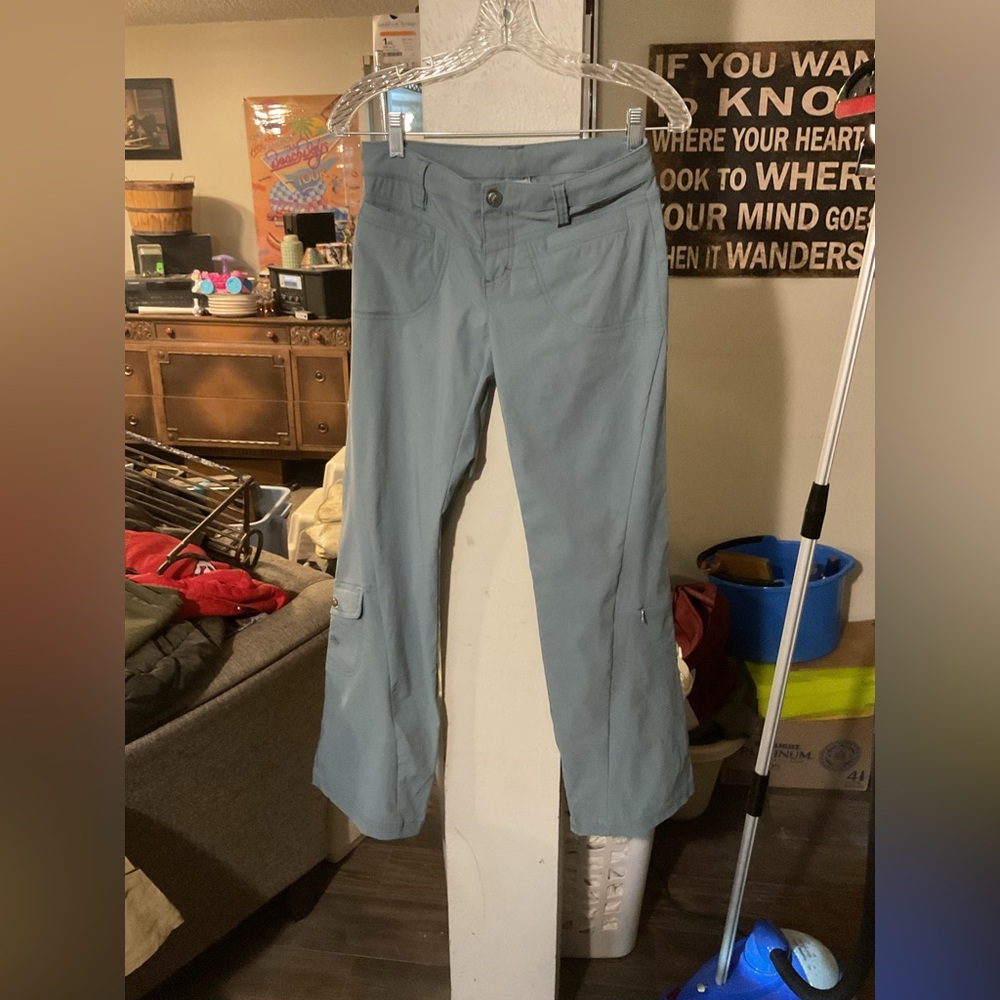 Athleta Sky Blue Cargo Pants size 0